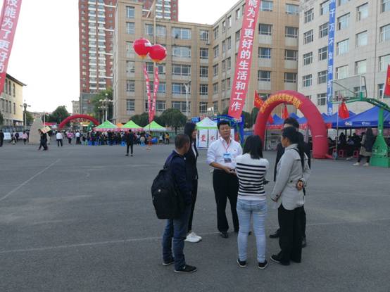 杨绍军-为员工及家长解说转专业事项0.jpg
