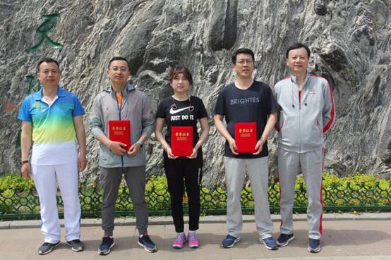 徐丙楠获奖照.jpg